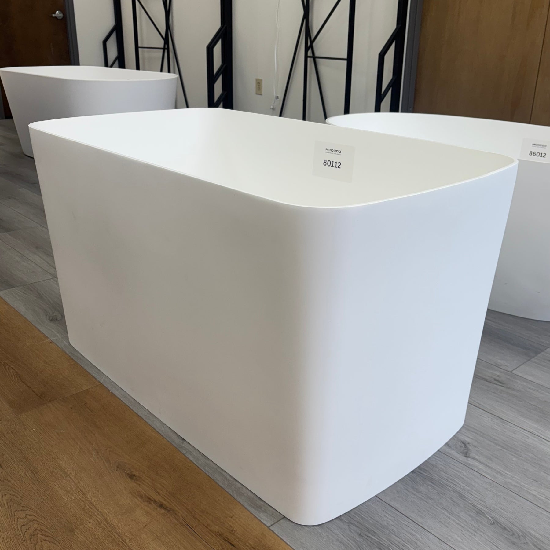 MCOCOD® Rectangular Acrylic Solid Surface Bathtub in Matt White Pure